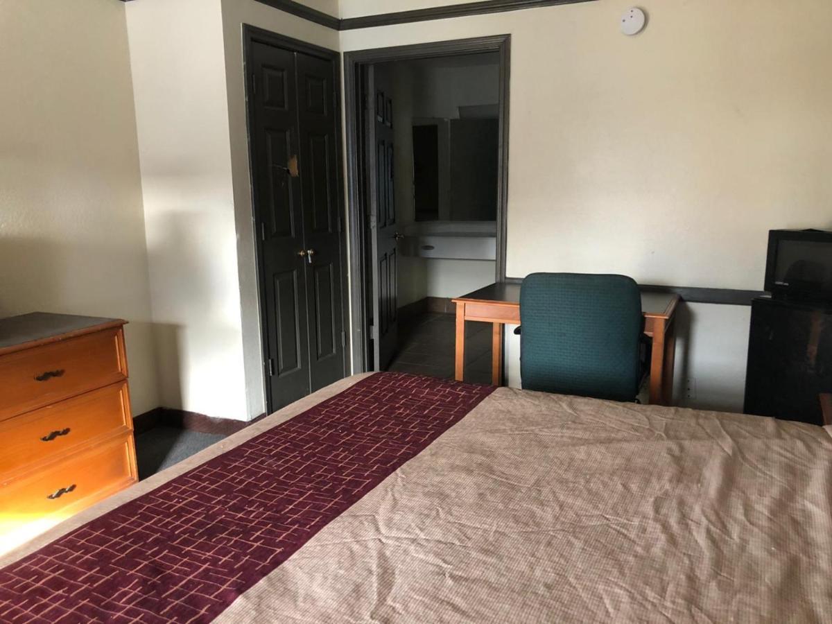 Airport Inn And Suites Талса Экстерьер фото
