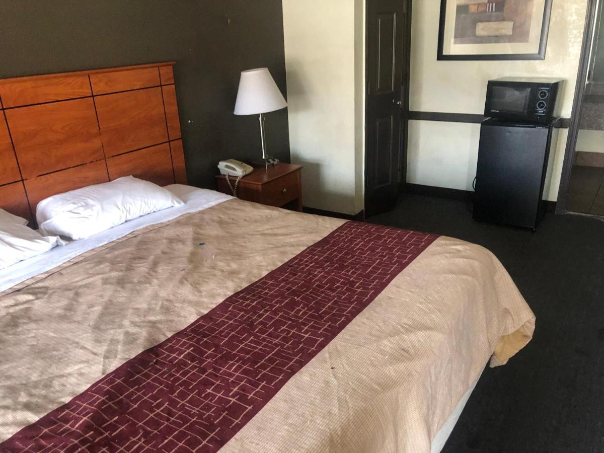 Airport Inn And Suites Талса Экстерьер фото
